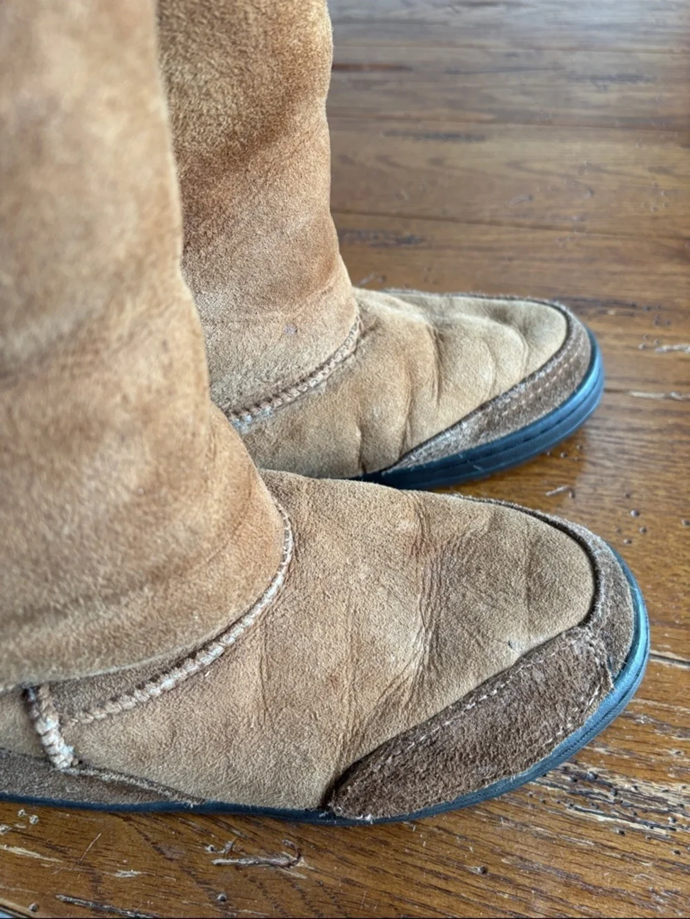 UGG Classic Short Boots Women’s 5245 Chestnut Tan Suede Sheepskin Lined Size 7